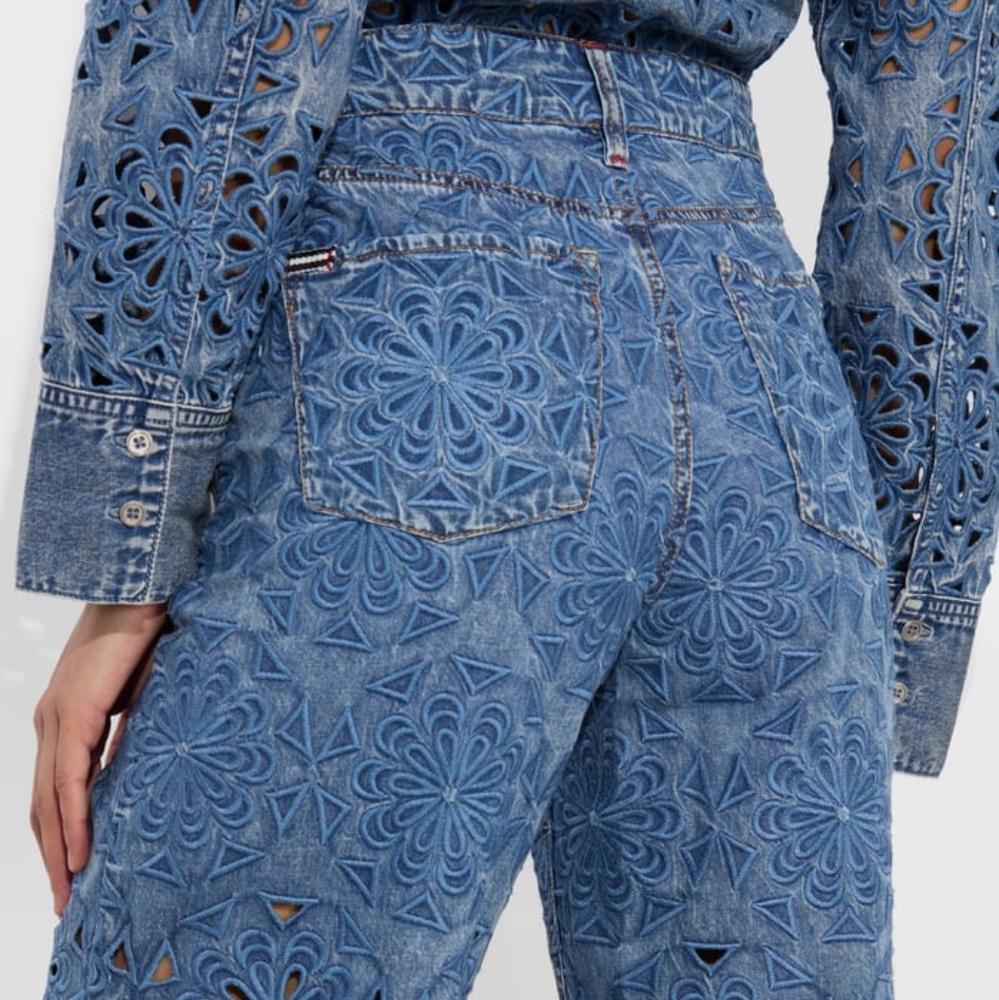 Alice + Olivia WEEZY LASERCUT JEAN - Picture 4 of 16